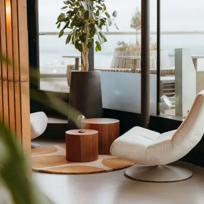 Rent office space at Overhoeksplein 1, Amsterdam North: A stylish lounge area with modern seating and a panoramic view.