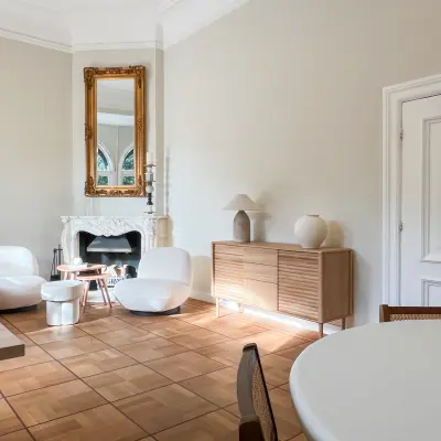 Bright office space with modern furniture and a fireplace, located at Emmalaan 7-9, ideal for office space rental in Amsterdam Old South.