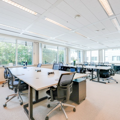 Spacious and bright office space with modern furniture at Thomas R. Malthusstraat 1-3, ideal for rent office space in Amsterdam Riekerpolder. Large windows let in plenty of natural light.