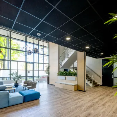 Modern office space with ample natural light and seating area at Paasheuvelweg 20 20, Amsterdam South East, ideal for office space rental.