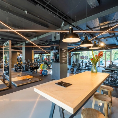 Modern gym area in an office space with various fitness equipment. Ideal for office space rental to encourage employee wellness at Nachtwachtlaan 20, Amsterdam West.