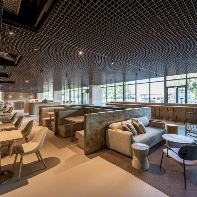 Spacious, well-lit lounge area for office space rental at Nachtwachtlaan 20, Amsterdam West, featuring comfortable seating and a modern design.