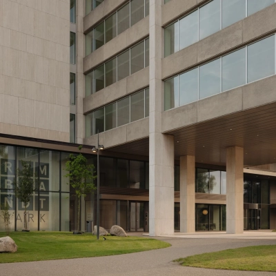 Exterior view of an office building at Nachtwachtlaan 20, Amsterdam West. The entrance features large glass windows and a modern facade, ideal for office space rental.