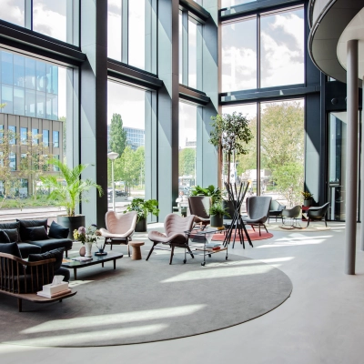 Bright and modern office space with stylish furniture at Fred. Roeskestraat 100, ideal for those seeking office to rent in Amsterdam Zuidas.