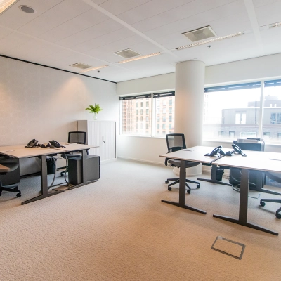 Bright office space with large windows and modern desks, ideal for rent office space in Amsterdam Zuidas at Gustav Mahlerplein 28 & 58-60.