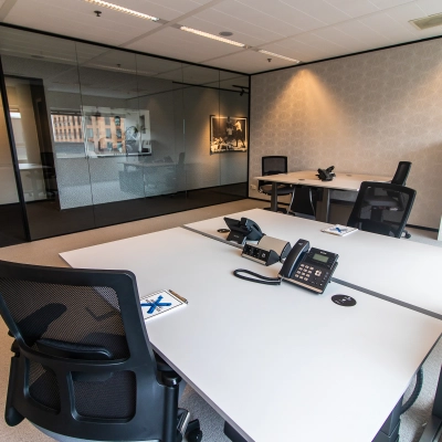 Modern office space in Amsterdam Zuidas with sleek, furnished workstations and a view of Gustav Mahlerplein. Ideal for those seeking office space rental with flexible options.