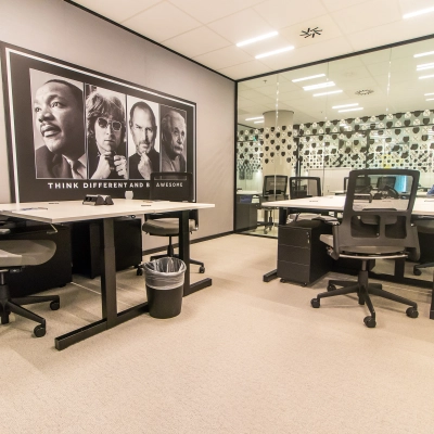 Spacious and modern office to rent in Amsterdam Zuidas at Gustav Mahlerplein. Features contemporary furnishings and a unique wall design, ideal for team collaborations or meetings.
