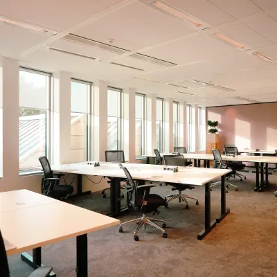 Spacious office to rent at Jachthavenweg 109, Amsterdam Zuidas, featuring a well-lit open floor plan with modern furnishings and ample seating for collaborative work.