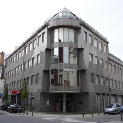 Exterior view of the office building at Lange Lozanastraat 142, Antwerp Center, ideal for office space rental.
