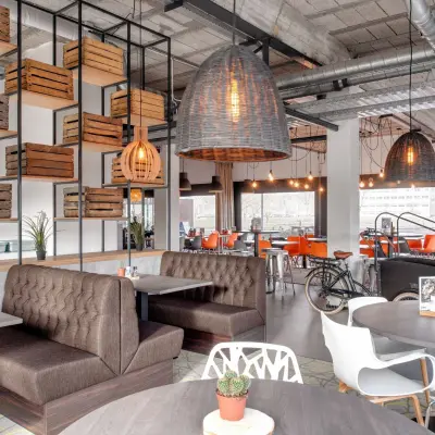 Modern office space rental at Oude Apeldoornseweg 41-45 with stylish seating, wooden accents, and a cozy atmosphere.