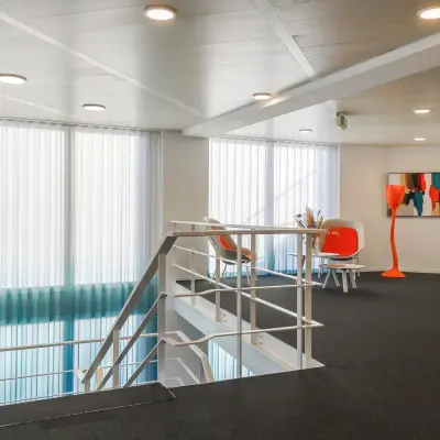 Inviting office at Prins Willem-Alexanderlaan 301, Apeldoorn, featuring a bright open floorplan with modern decor, ideal for office space rental.