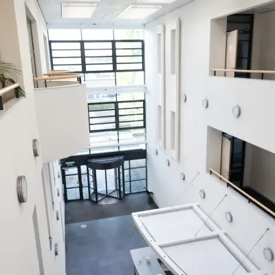 Bright interior of an office space at Schumanpark 9, Apeldoorn, highlighting ample natural light and modern design. Perfect for those seeking office space rental.