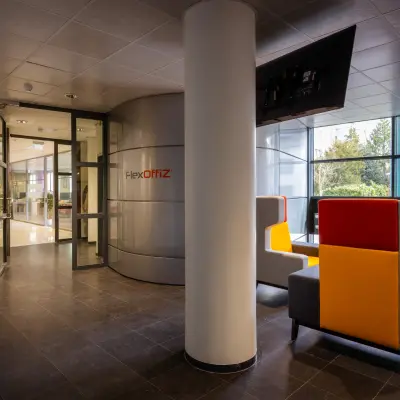 Spacious office entrance at Amalialaan 126, Baarn, available for rent with modern seating area and large windows.