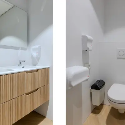 Modern restroom facilities at Rijtuigweg 10, Bergen op Zoom, available for office space rental.