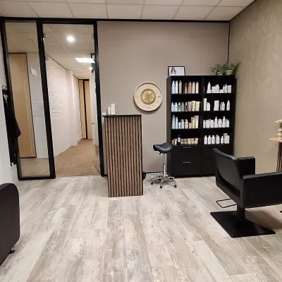 Furnished office space at Zuidzijde Haven 39a, Bergen op Zoom, featuring stylish chairs, wooden flooring, and a wall mirror, available for office space rental.