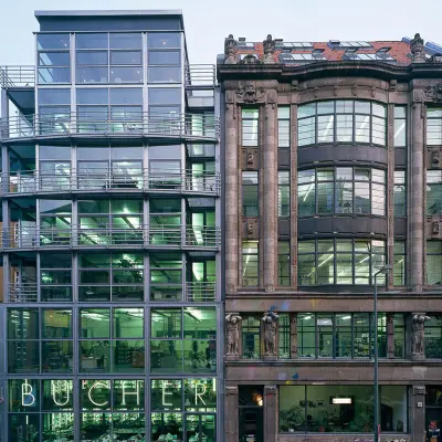 Exterior view of a modern office building with large windows in Berlin Kreuzberg; perfect for office space rental at Rudi-Dutschke-Straße 23.