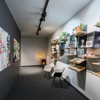 Modern hallway with wall art and display shelves in an office for rent at Unter den Linden 26-30, Berlin Mitte.