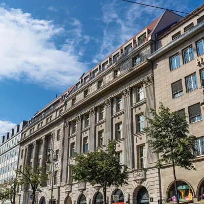 Street view of the office building located at Unter den Linden 26-30, Berlin Mitte, suitable for office space rental.