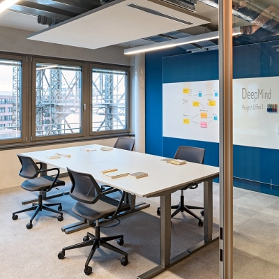 Modern conference room at EUREF-Campus 22 in Berlin Schöneberg, featuring a large table and chairs, ideal for office space rental.