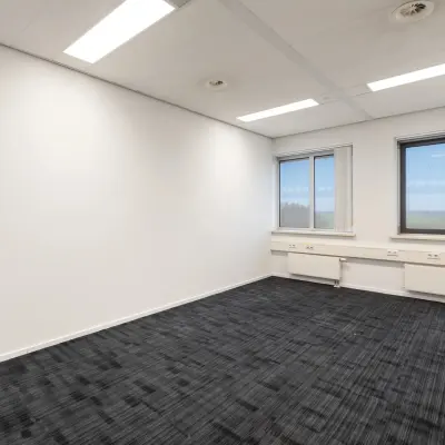 Unfurnished office space available for rent at Tolnasingel 1 - 3, Bodegraven, featuring large windows and ample natural light.