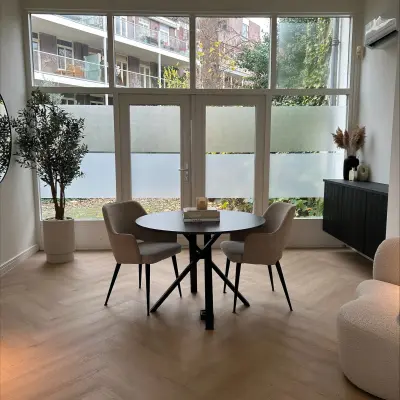 Bright office space to rent at Sophiastraat 40 40 in Breda Centrum-Station, featuring a cozy seating area with a table and chairs, ideal for meetings or discussions.