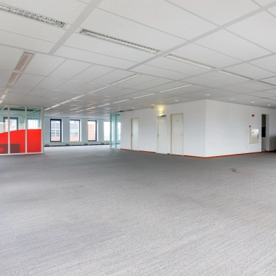 Spacious interior of an office to rent at Fascinatio Boulevard 562, Capelle aan den IJssel, featuring large windows and a neutral color scheme, ready for office space rental customization.