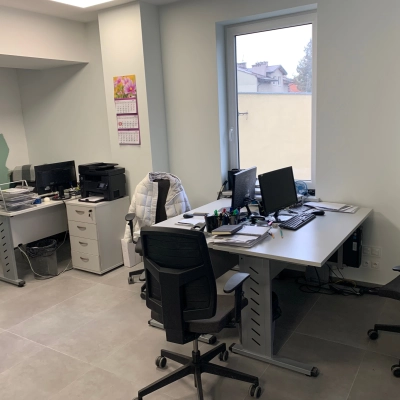 Furnished office space at Jastrzębia 24, Cracow Podgorze Duchackie, ideal for office space rental with workstations and essential office equipment.