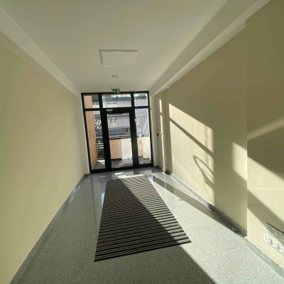 Bright entrance hallway of an office space with large glass doors at Jastrzębia 24, Cracow Podgorze Duchackie, ideal for office space rental.