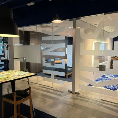 Furnished office space for rent at Amerikastraat 3, Den Bosch, featuring a modern glass-walled meeting area with vibrant decor. Ideal for office space rental needs.