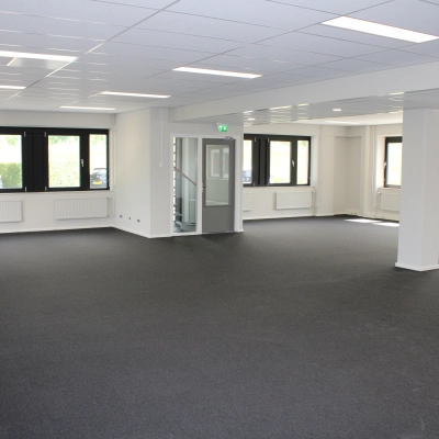 Spacious office space for rent at Keulenstraat 1 in Deventer, featuring large windows and ample natural light. Ideal for businesses seeking an open floor plan for office space rental.