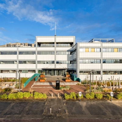 Exterior view of office building at Staverenstraat 15-17 in Deventer, ideal for rent office space options.