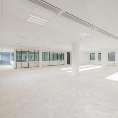 Spacious office interior in Diemen at Wisselwerking 40-48, available for office space rental. Large windows provide ample natural light, with a clean and open floor plan ideal for businesses seeking office to rent.
