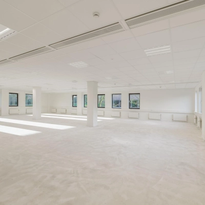 Spacious office to rent at Wisselwerking 40-48, Diemen, featuring large windows and ample daylight, ideal for office space rental purposes.
