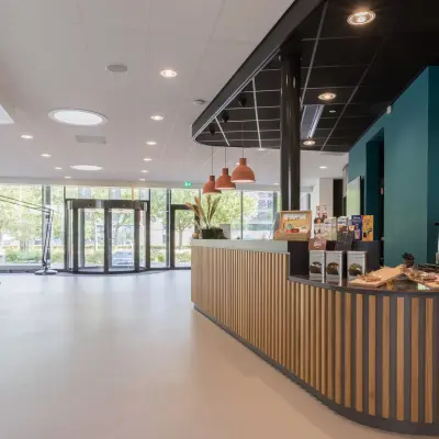Spacious lobby area at Professor Dr Dorgelolaan 14, Eindhoven Center, featuring modern design and ample lighting, available for office space rental.