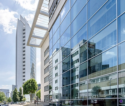 Exterior view of the office building at Mergenthaler Allee 15-21 in Eschborn, perfect for office space rental with modern architecture.