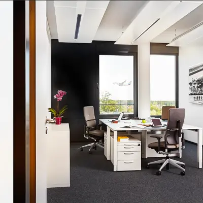 Bright office space at Solmsstrasse 83, Frankfurt Bockenheim, featuring modern furniture with office chairs and desks, available for rent.