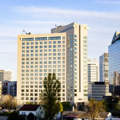 Exterior view of modern office buildings at Solmsstrasse 83, Frankfurt Bockenheim, perfect for office space rental.
