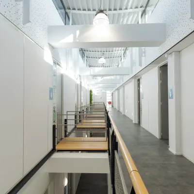Bright, industrial-style hallway at Zernikepark 12 in Groningen, perfect for those looking to rent office space.