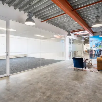 Spacious open floorplan available for office space rental at Bingerweg 18A - 18R in Haarlem Waarderpolder. Features large windows and modern seating, ideal for a comfortable work environment.