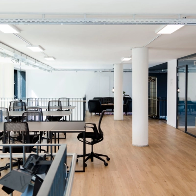 Spacious office space rental at Versmannstraße 4, Hamburg Hafencity, featuring open workstations and a modern interior for productive work.