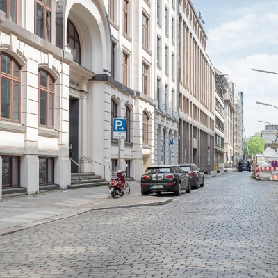 Street view of Raboisen 38 in Hamburg Old Town, showcasing the exterior surroundings for office space rental.
