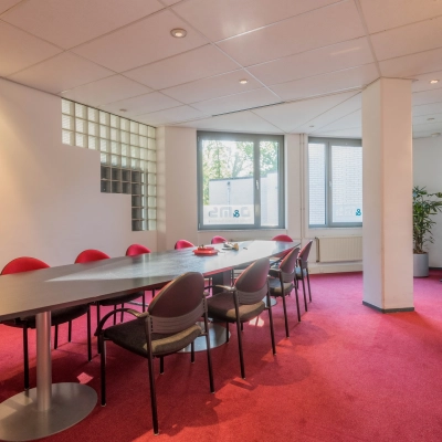Bright conference room at Mozartlaan 27, Hilversum, featuring a long table and chairs, ideal for office space rental or to rent for meetings.