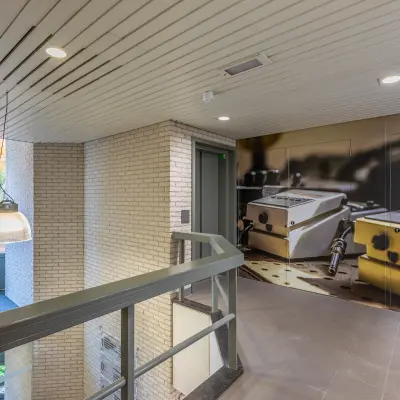 Bright office entrance at Mozartlaan 27, Hilversum, ideal for office space rental, with urban artwork on the wall.