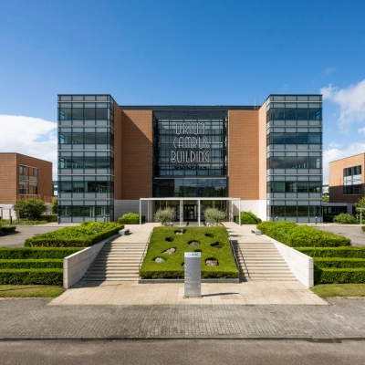 Front view of a modern office building at Siriusdreef 60, Hoofddorp. Spacious exterior with a sleek façade and landscaped greenery, perfect for businesses seeking office space rental.