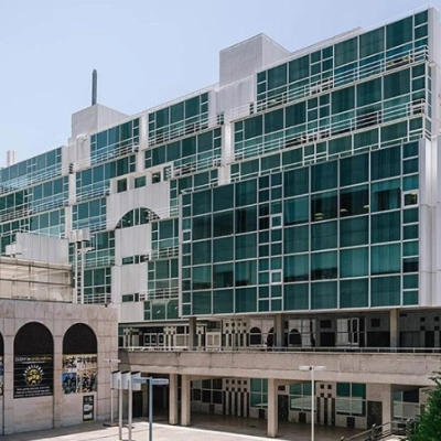 Exterior view of an office building at Plaza de Carlos Trías Bertrán 7 in Madrid Azca, ideal for office space rental.