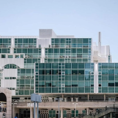 Exterior view of a modern office building with glass windows located at Plaza de Carlos Trías Bertrán 7 in Madrid Azca, suitable for office space rental.