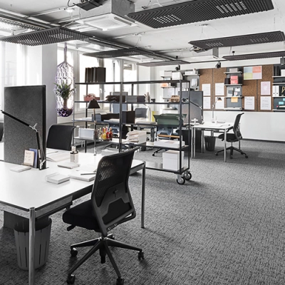 Spacious, bright office space rental with modern desks and chairs at Rosenheimer Straße 143C, München Werksviertel.