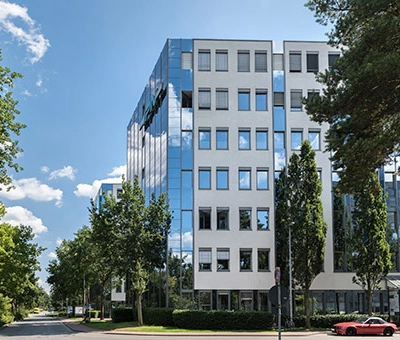 Exterior view of modern office building at Südwestpark 67, ideal for office space rental in Nürnberg Röthenbach.