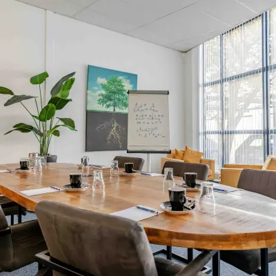 Well-lit conference room at Leeghwaterstraat 25, Reeuwijk, featuring a large table and chairs, suitable for office space rental.