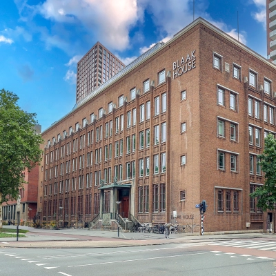 Exterior view of Blaak 34 in Rotterdam Center, showcasing an attractive office space rental opportunity.